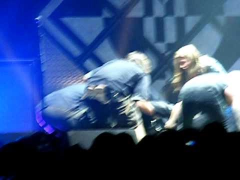 MACHINE HEAD 12/12/08 Sheffield, Halo PHIL DEMMEL COLLAPSES