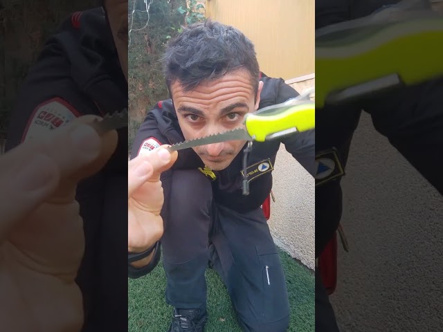 Vídeo relacionado con Kit de Supervivencia de Emergencia al Aire Libre con botiquín de Primeros Auxilios, WayinTop Equipo de Supervivencia con Hacha Multi-Herramienta, Pala Plegable, brújula Manta de Rescate (Camuflaje)