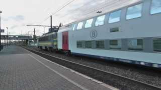 preview picture of video '2758, met M6 dubbeldeksrijtuigen passeert station Antwerpen-Noorderdokken, 15 november 2013'