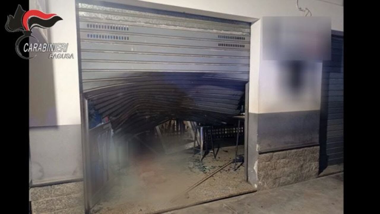 Saccheggiavano negozi nel Ragusano, tre arresti