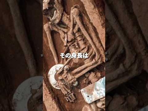 考古学的発見: 不気味で神秘的 - この墓からはすべての頭蓋骨が欠けています