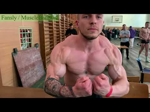 preview : big juniors posing backstage untanned yet - p. 5