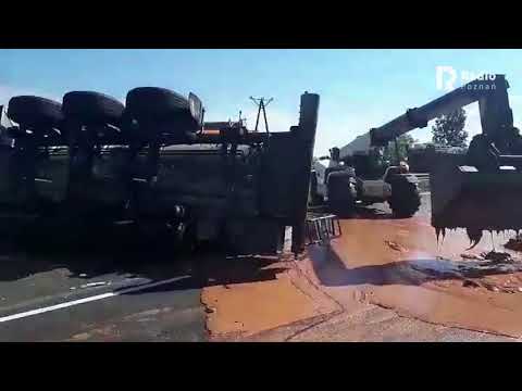 Wypadek ciężarówki z czekoladą na A2