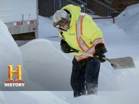 Ice Road Truckers: Art Digs Out a Trailer (S9, E3) | History