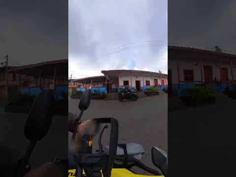 Casas hermosas en La Granja camino a Montebello 🏍️ | Short