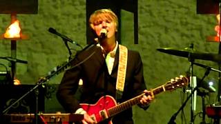 DON'T STOP NOW - HD - CROWDED HOUSE - LIVE AT THE MANCHESTER APOLLO 27 MAY 2010