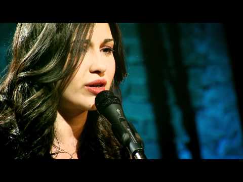 Alina Eremia - "Equivocada" (cover) in "Pariu cu viata"