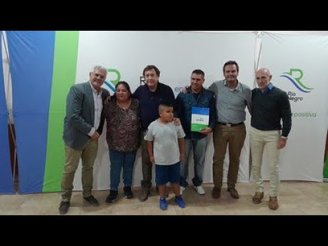 Weretilneck entregó escrituras a 20 familias de Jacobacci