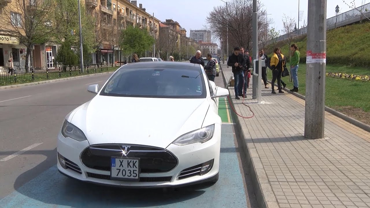 Монтираха две зарядни станции за електромобили в Димитровград