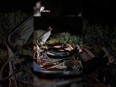 Quatro pessoas morrem após carro invadir contramão e bater de frente com caminhão em Goiás