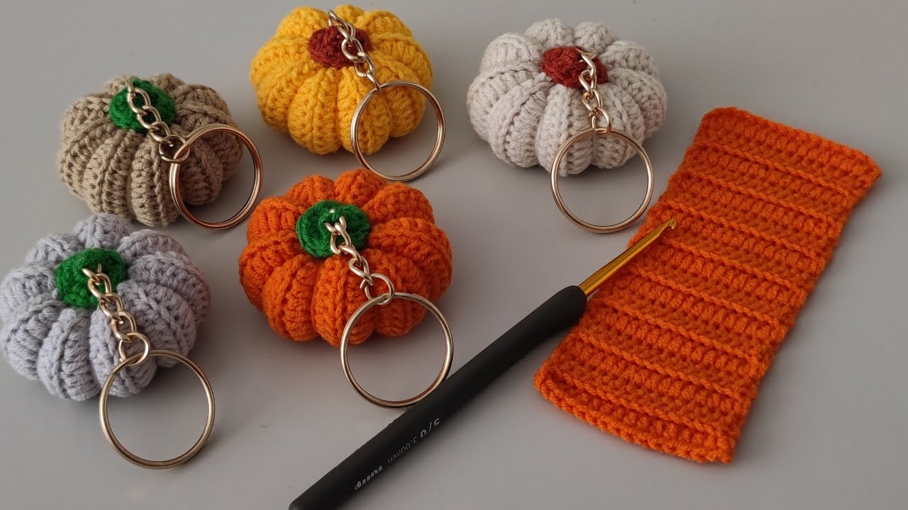 🎃Autumsa BEST Crochet Project for Beginners is a Pumpkin Keychain! 🍂 - Crochet Keychain Tutorial