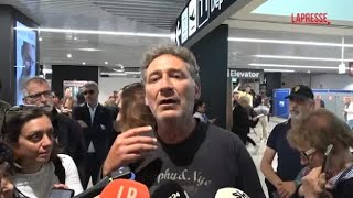 «Calci sulle gambe e cazzotti in faccia», il racconto di Mantovani rientrato in Italia: era sulla...