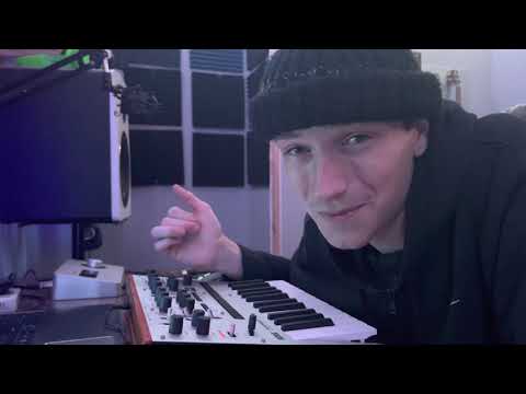 I GOT MY FIRST ANALOG SYNTH.. KORG monologue making sounds & beats