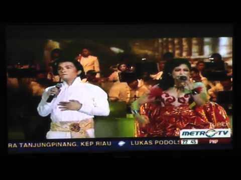 Alex hutajulu featuring unknown lady at andi rianto orchestra