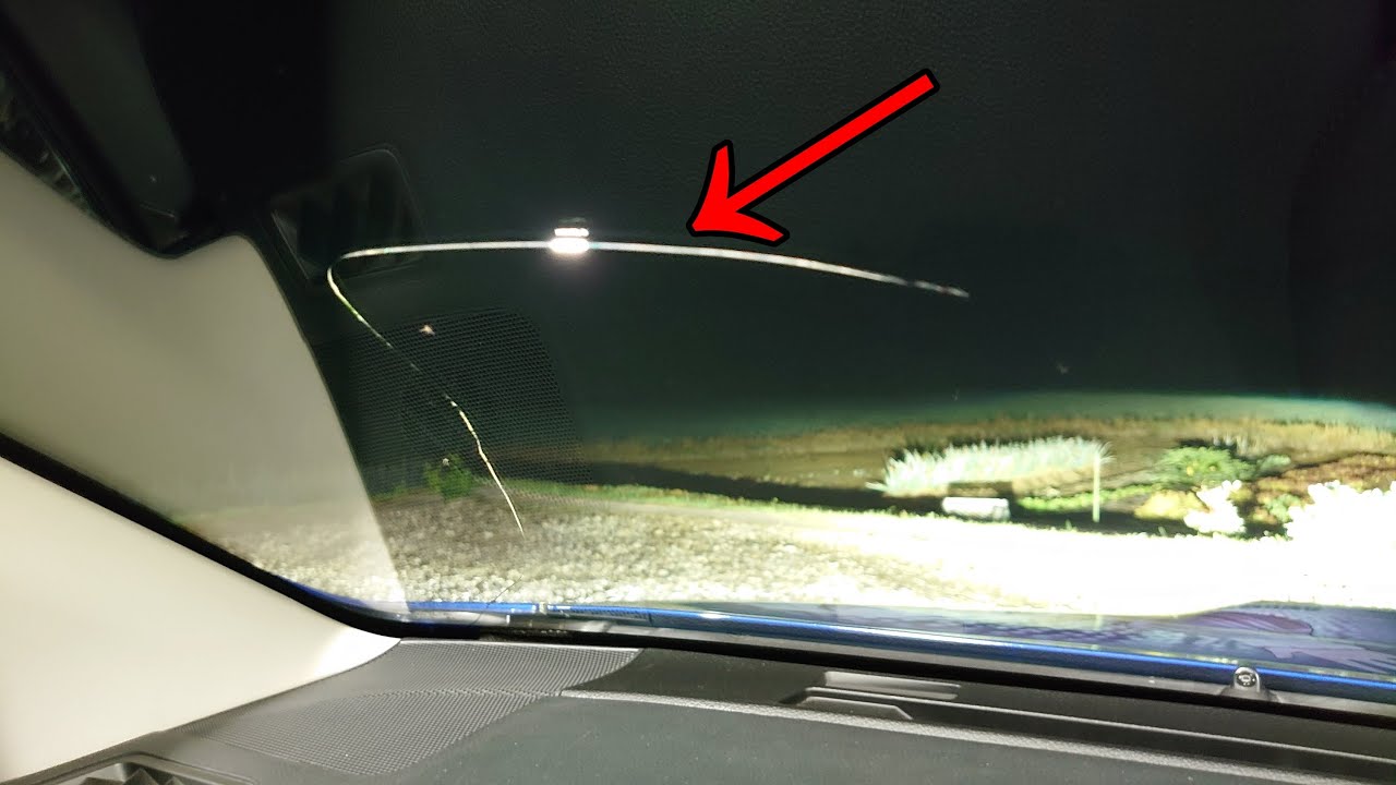 レヴォーグのガラスが割れてしまいました