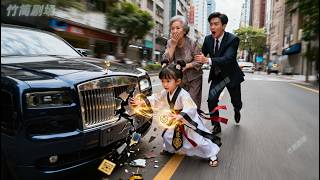 首富瞧不起髒兮兮的女孩以為她是騙子，怎料下一秒她竟徒手攔車救下首富老太！原來她天生神力是小神醫下山，首富當即態度大變瞬間反悔抱她回家繼承家業#萌娃大力救首富