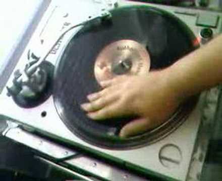 buttercuts praticing one hand skratch
