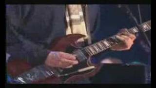 Paul Weller playes Out Of The Sinking