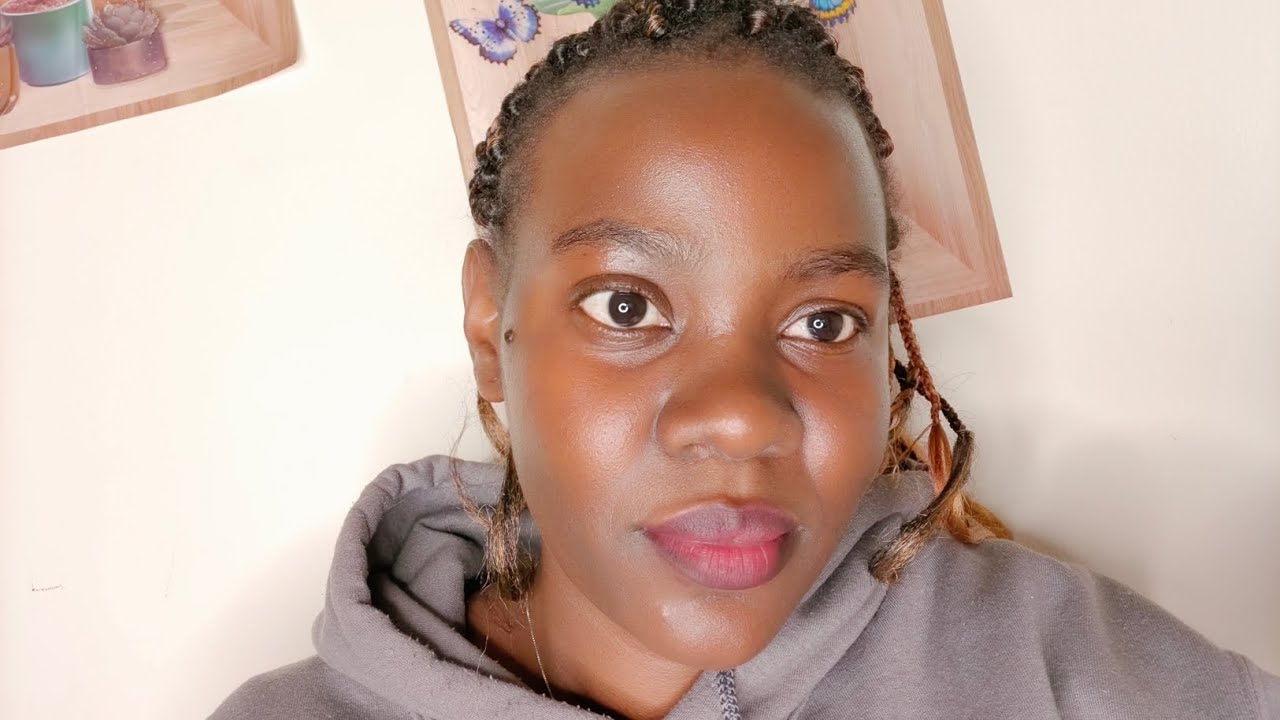 Omusajja bwaba akuzina nawanika amagulugo wagulu kyitegezi nti 