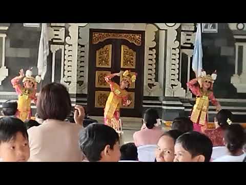 kenaikan tingkat sanggar tari Merta Mesari di banjar Bindu