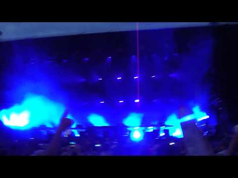 Tiësto @ Breda Live (Mikael Weermets vs. Bauer & Lanford - Out Of Control)