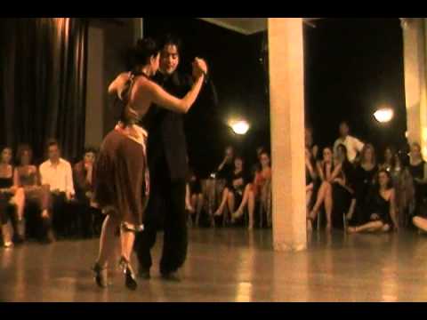  Carlos Espinoza  and  Pamela Ramos Aracena  are  dancing  to  the  milonga  "  La Cicatriz  "