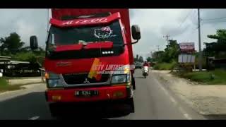 Download lagu Truk J&T oleng dengan santainya mp3
