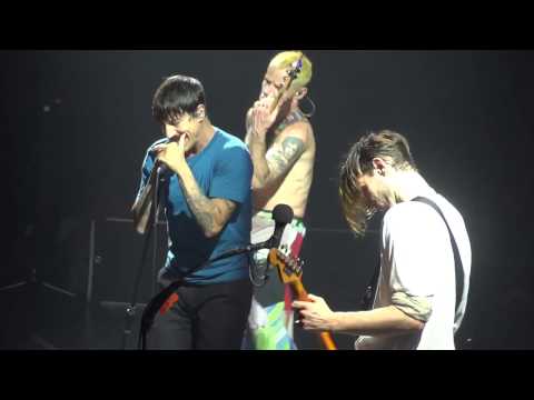 Red Hot Chili Peppers - We Turn Red Hannover 2016 Soundboard audio