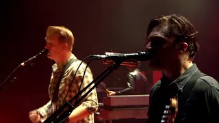 Queens of the Stone Age - I Sat By The Ocean (live in Paris 2013)