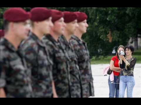 MAGNET-Jutri sin naš bo postal vojak.