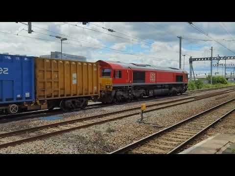 66.104 departing Swindon on the "binliner".