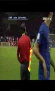 Zidane knockt Materazzi aus - und bekommt ROT