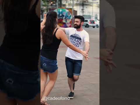 FORRÓ COM SACADA DE PERNAS