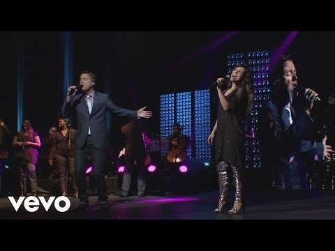 Aline Barros - Bem Mais Que Tudo (Above All) (Vídeo Ao Vivo) ft. Michael W. Smith