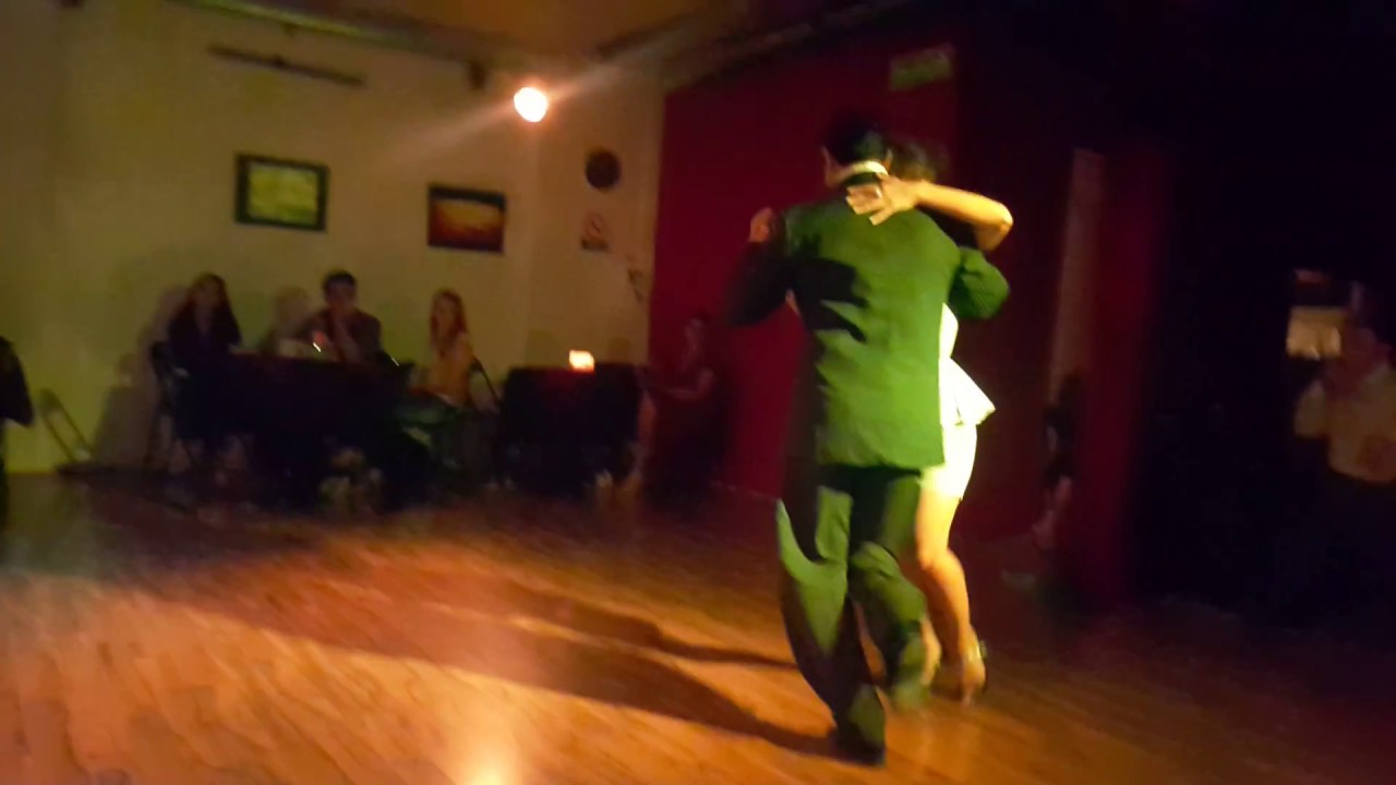 Milonga Cacareando - Orquesta típica Victor, bailado por Paola Aguilera & Leonardo Auza (20/03/2017)