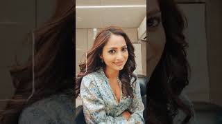 Download lagu Aroshi Goenka aka Karishma Sawant new insta reels❤️ #shorts #aroshigoenka #yrkkh #starplus #abhira mp3