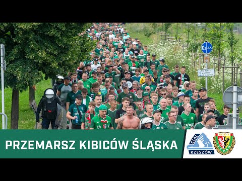 KIBICE: Przemarsz kibiców Śląska w Rzeszowie