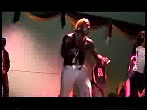 ELEPHANT MAN- willie bounce- PERFORMS LIVE @ BROOKLYN BLIZZARDS SHOW