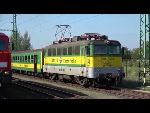 A szarvascsordába hajtó személyvonat átvizsgálás után kigördül Ják Balogunyom állomásról