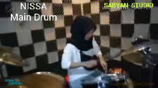Download lagu NISSA sabyan MAIN DRUM ..SALUT.... mp3 Download lagu NISSA sabyan MAIN DRUM ..SALUT.... mp3