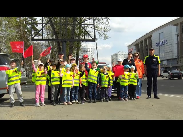 Юные помощники движения поздравили водителей с Днём Победы