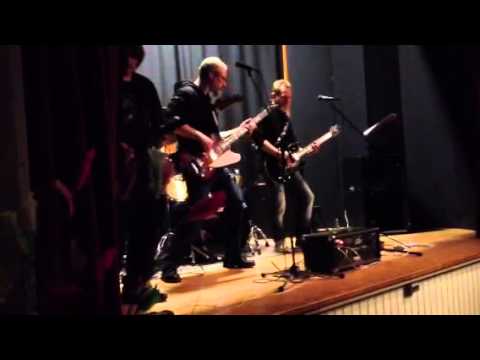 Rock på dogtailpub i grolanda.