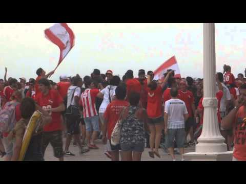 "Bristol y Hotel Provincial. Independiente 0 - Racing 2. Verano 2015." Barra: La Barra del Rojo • Club: Independiente • País: Argentina