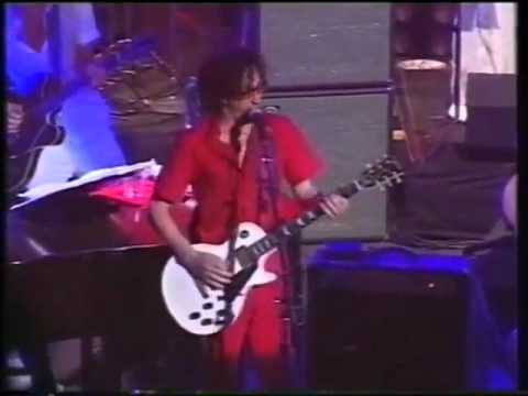 Ciudad De Pobres Corazones - Charly Garcia
