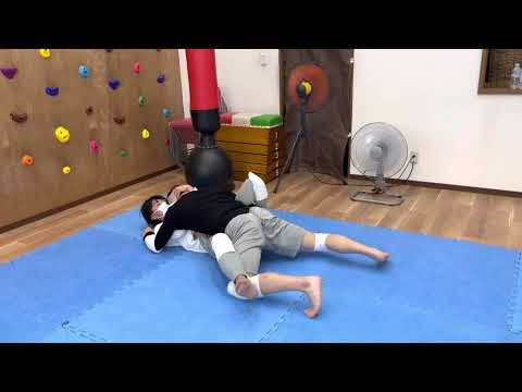 尼崎市　総合格闘技　飛びつきで寝技に持ち込んでマウントポジション　2023年2月28日