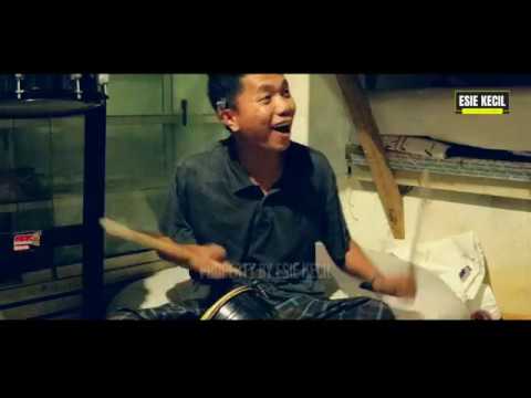 Lucu!!! Begini Cara Unik Bangunin Orang Sahur 😂