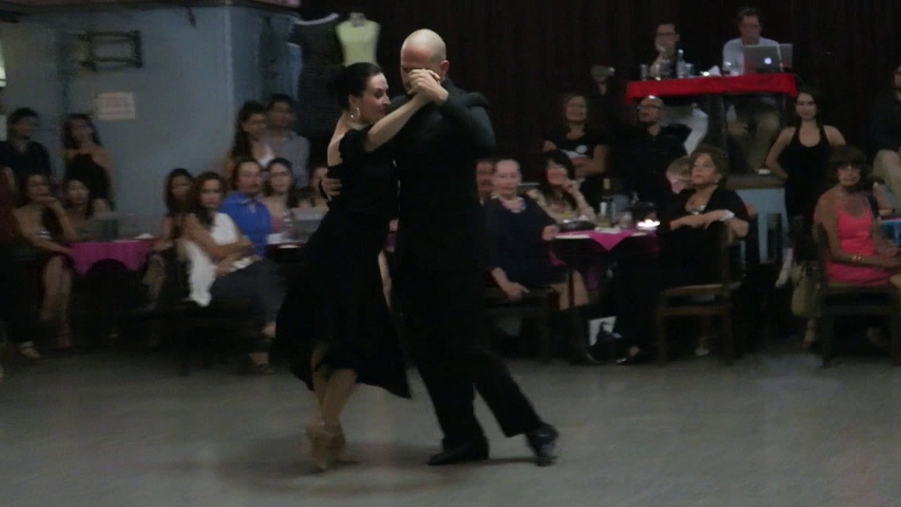 Guillermina Quiroga y Mariano Diego Logiudice en Milonga La Nacional Jan 2017 1/2