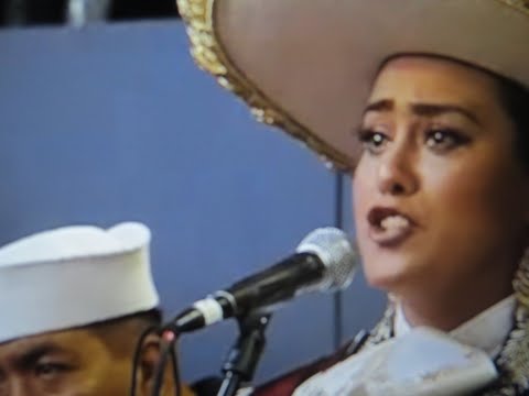 MIRIAM SOLIS ENTONA HIMNO NACIONAL MEXICANO EN FRENTE DEL PRESIDENTE DE MEXICO