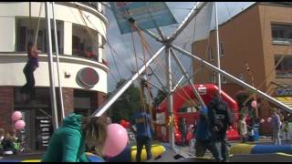 preview picture of video 'Das 7. Kleinmachnower Kinderfest 2012 auf dem Rathausmarkt Kleinmachnow'