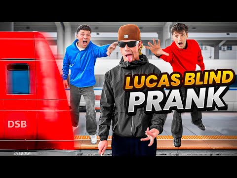 LUCAS ER BLEVET BLIND PRANK!! (FEST, DAMER, PRUTTER PÅ HUNDE)